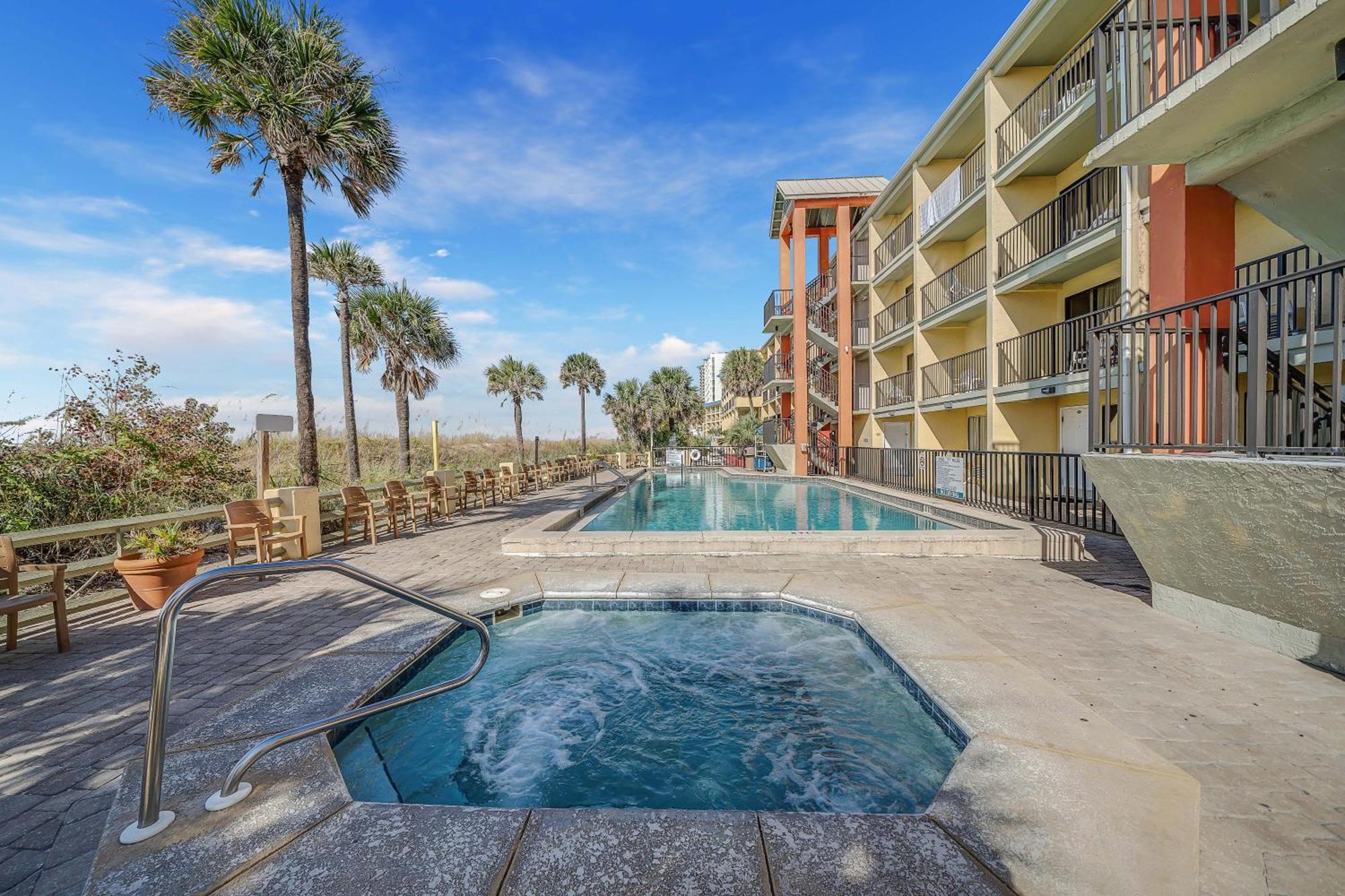 Hotel Ramada By Wyndham Panama City Beach / Beachfront Esterno foto